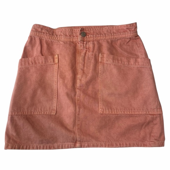 Madewell Dresses & Skirts - Madewell Coral Mini Skirt with Front Patch Pockets